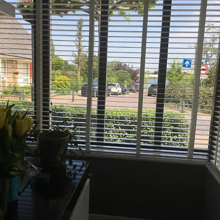 Prachtige Ruime Woning Met Uitzicht Op Water. Villa *