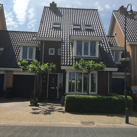 Prachtige Ruime Woning Met Uitzicht Op Water. *