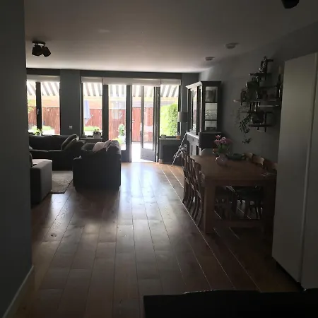 Prachtige Ruime Woning Met Uitzicht Op Water. Villa