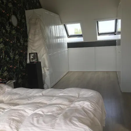 Prachtige Ruime Woning Met Uitzicht Op Water. Villa Heerjansdam