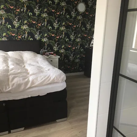 Prachtige Ruime Woning Met Uitzicht Op Water. Villa Heerjansdam